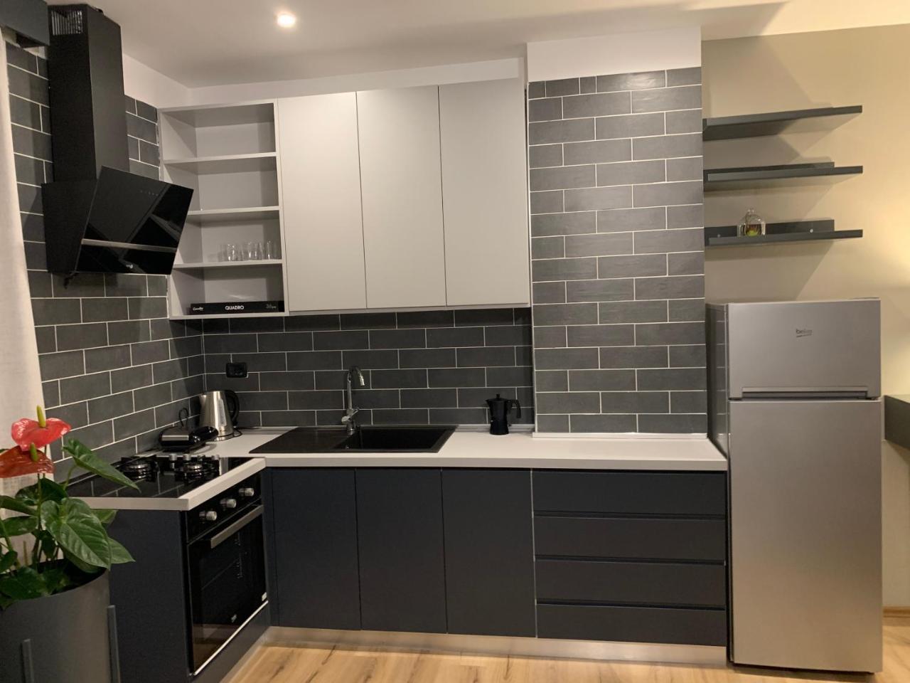 Tirana Lux Apartments Екстер'єр фото